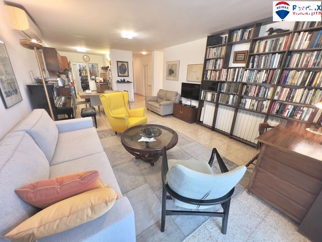 דירה, מבוא נהגי הפרדות 18, הגבעה הצרפתית, גבעת שפירא, ירושלים