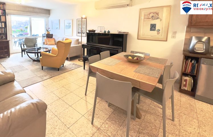 דירה, מבוא נהגי הפרדות 18, הגבעה הצרפתית, גבעת שפירא, ירושלים