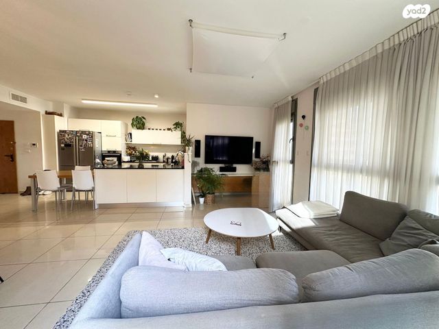 דירה, נווה גן, רמת השרון