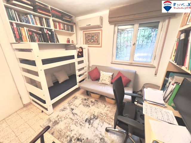 דירה, מבוא נהגי הפרדות 18, הגבעה הצרפתית, גבעת שפירא, ירושלים