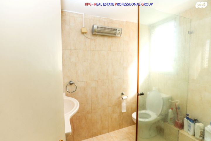 דו משפחתי, דילה רינה יוסף, שיכון דן, נווה דן, תל אביב יפו