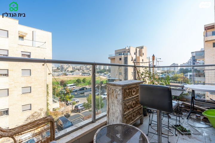 דירה, טורקיז, אבני חן, חריש