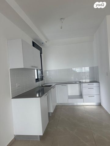 דירה, יוסף שהרי, יצחק שמיר, נהריה