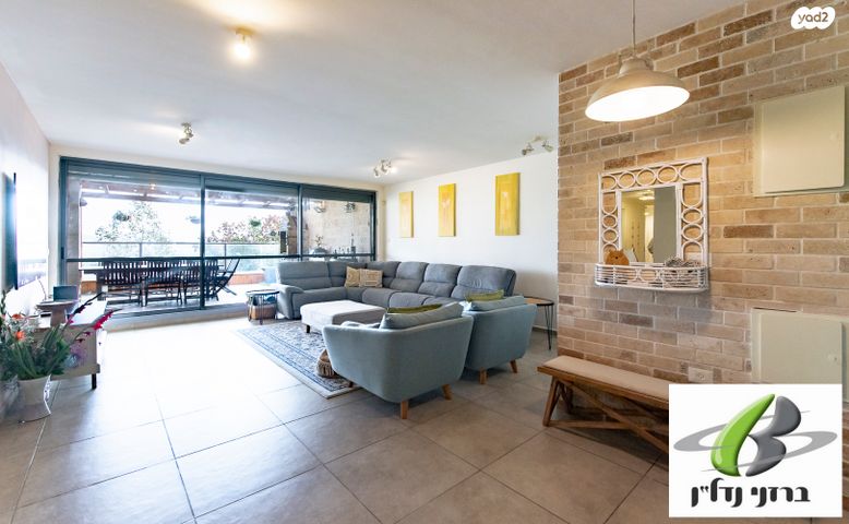 דירת גן, סנסן, צור הדסה