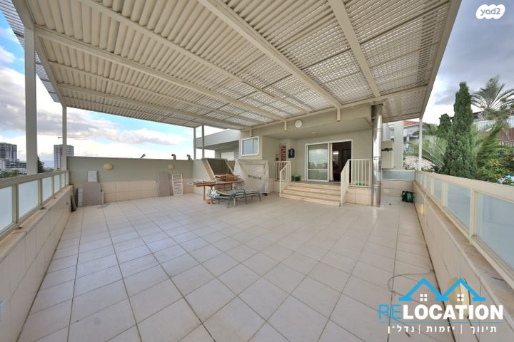 דו משפחתי, קרית אתא