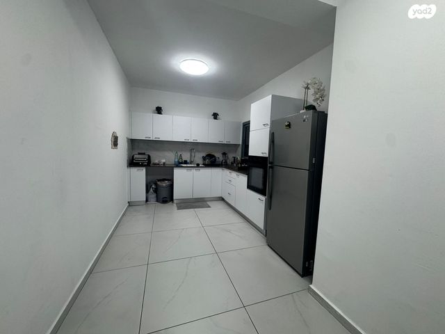 גג/ פנטהאוז, יגאל אלון, רמלה