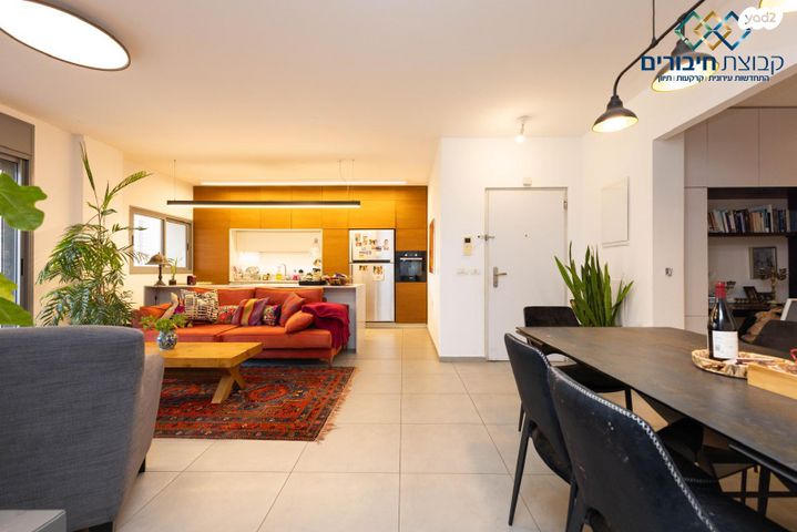 דירה, יפה ירקוני, ראש העין