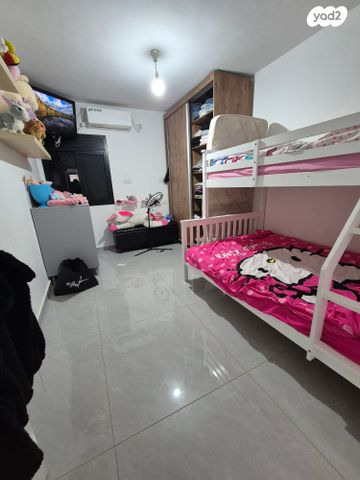 דו משפחתי, הרב עוזיאל, שיכון ד, טבריה