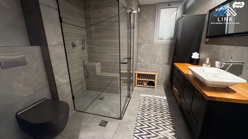 דירת גן, שדרות מנחם בגין, החותרים, טירת כרמל