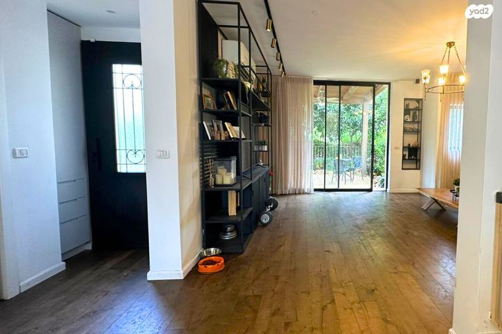 בית פרטי/ קוטג', דרך הפרחים, אזורי גדרה, גדרה