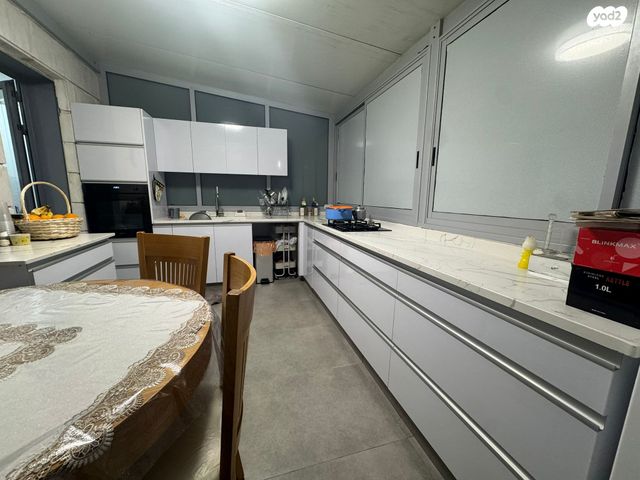 גג/ פנטהאוז, יגאל אלון, רמלה