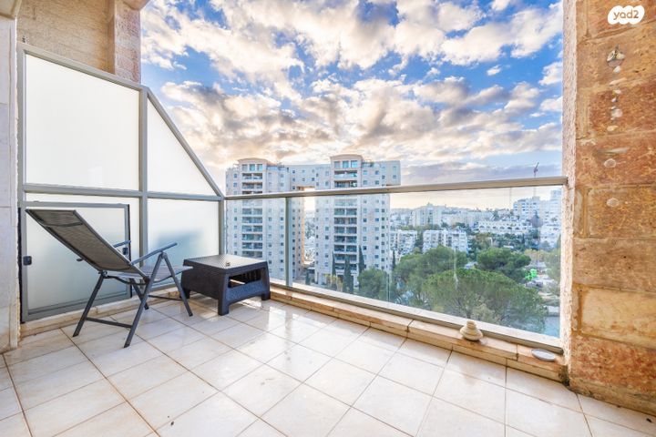 דירה, אברהם פררה, הולילנד, ירושלים