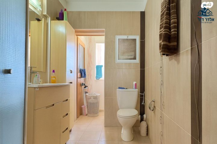 דירה, האלון, אורות, אור עקיבא