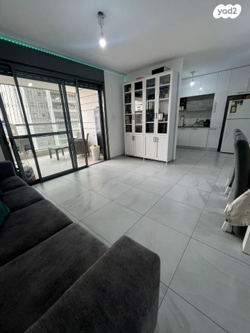 דירה, יוסף אבו, נתיבות מערב, נתיבות