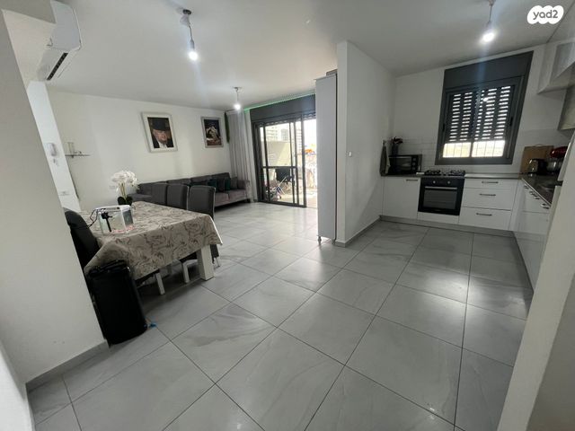 דירה, יוסף אבו, נתיבות מערב, נתיבות