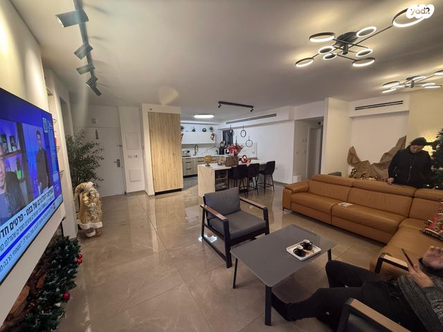 דירה, דולפין 2, גלי כרמל, טירת כרמל