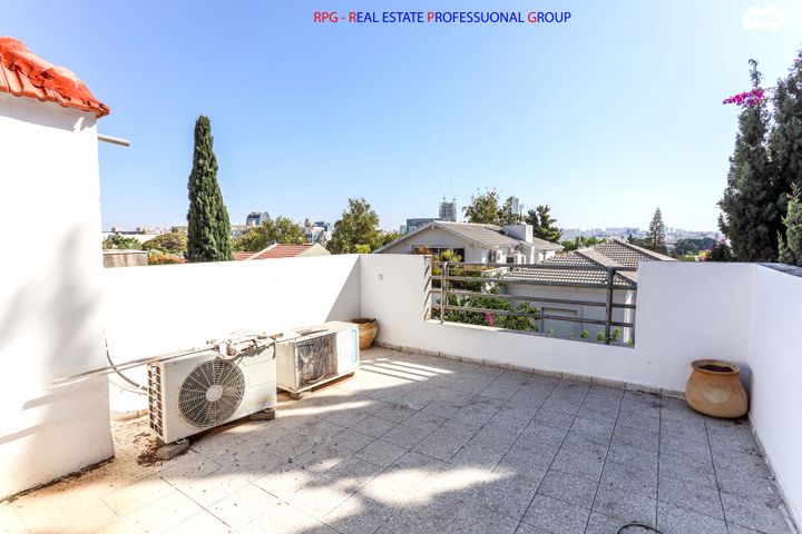 דו משפחתי, דילה רינה יוסף, שיכון דן, נווה דן, תל אביב יפו