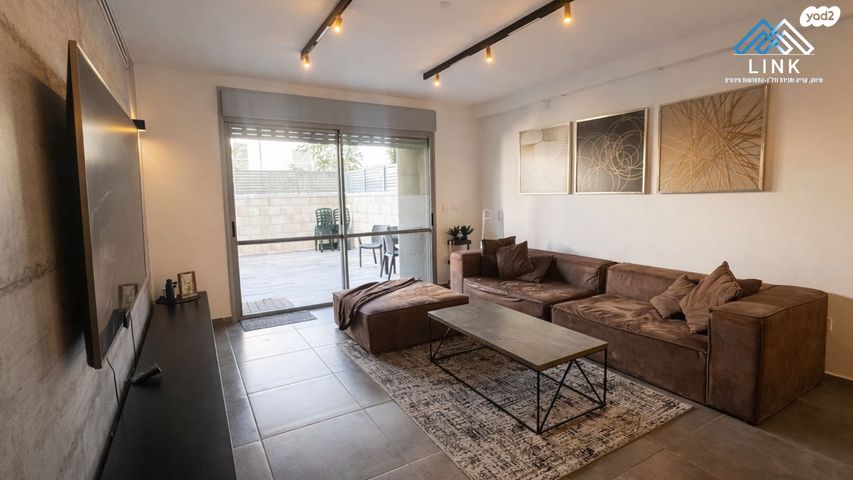 דירת גן, שדרות מנחם בגין, החותרים, טירת כרמל