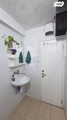 דירה, רחבעם זאבי, מרכז מזרחי, נס ציונה