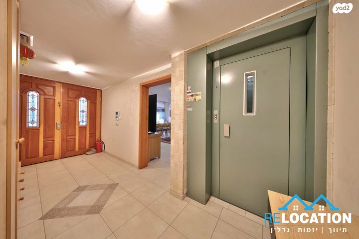 דו משפחתי, קרית אתא