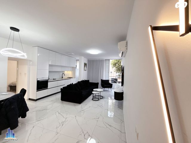 דירה, שדרות בר אילן 32, דרום מערב ותיק, בת ים