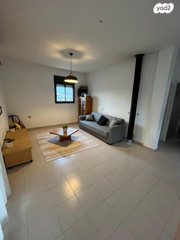 בית פרטי/ קוטג', האלונים, חוסן, חוסן