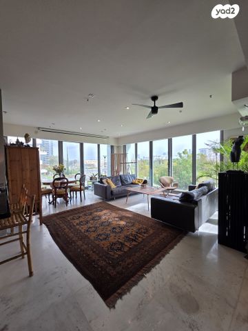 ניסים אלוני 