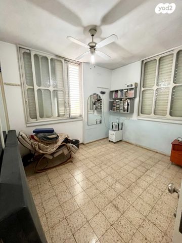 דירה, ישראל נג'ארה, נאות רחל, חולון