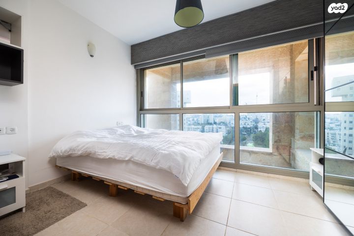 דירה, אברהם פררה, הולילנד, ירושלים