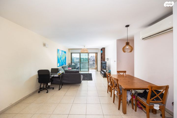 דירה, אברהם פררה, הולילנד, ירושלים