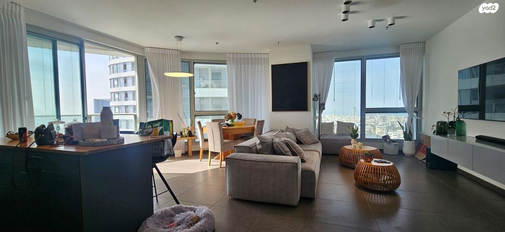 דירה, החשמונאים 96, גני שרונה, קרית הממשלה, תל אביב יפו