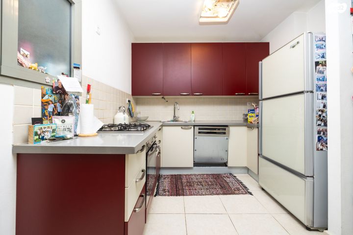 דירה, אברהם פררה, הולילנד, ירושלים