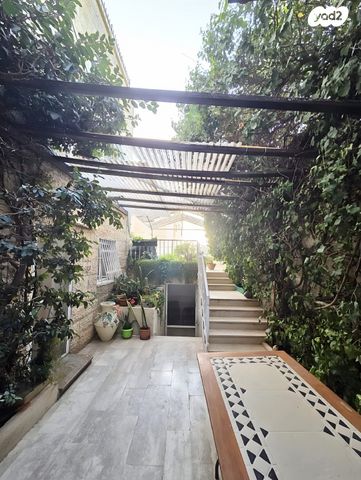 דירת גן, רבנו פוליטי, ירושלים