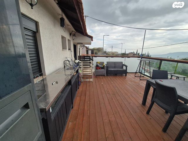 דו משפחתי, הרב עוזיאל, שיכון ד, טבריה