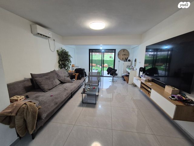 דו משפחתי, הרב עוזיאל, שיכון ד, טבריה