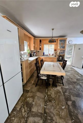 דירת גן, רבנו פוליטי, ירושלים