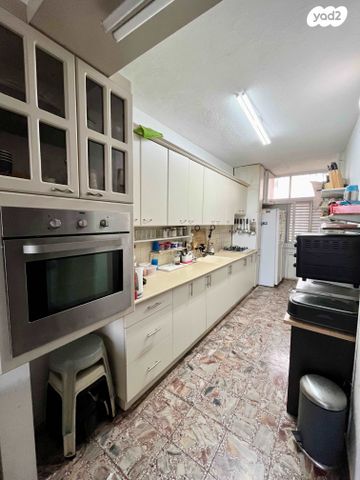 דירה, ישראל נג'ארה, נאות רחל, חולון