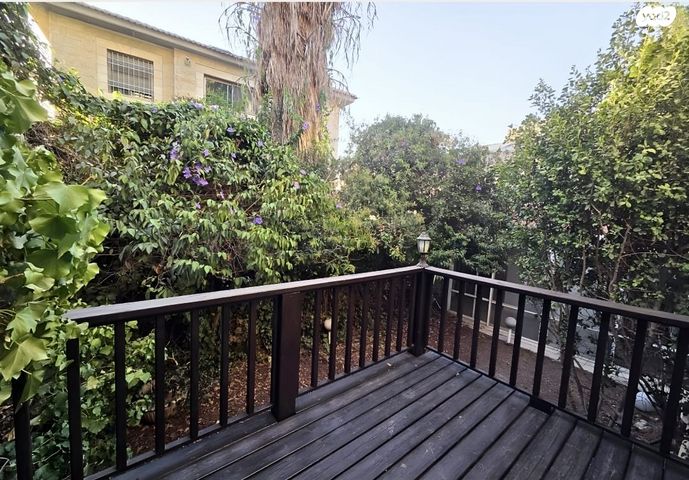 דירת גן, רבנו פוליטי, ירושלים