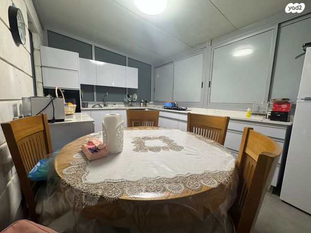 גג/ פנטהאוז, יגאל אלון, רמלה