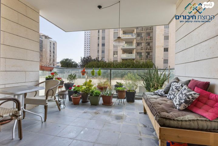 דירה, יפה ירקוני, ראש העין