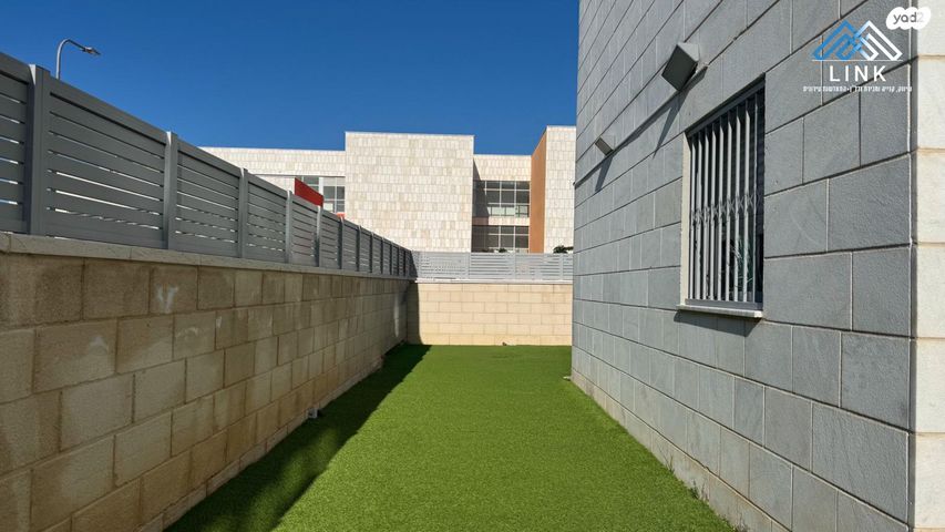 דירת גן, שדרות מנחם בגין, החותרים, טירת כרמל