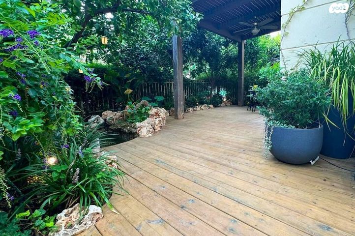 בית פרטי/ קוטג', דרך הפרחים, אזורי גדרה, גדרה