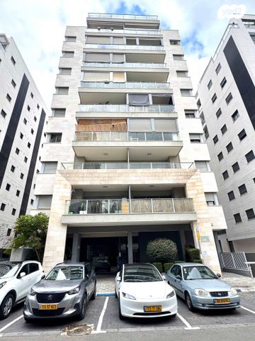 דירה, גרשום 9, נווה רם, שיכון מזרחי, רמת גן