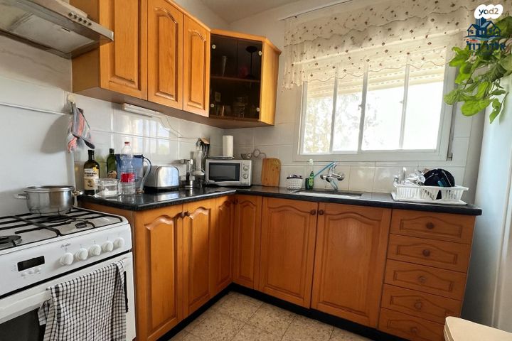 דירה, האלון, אורות, אור עקיבא