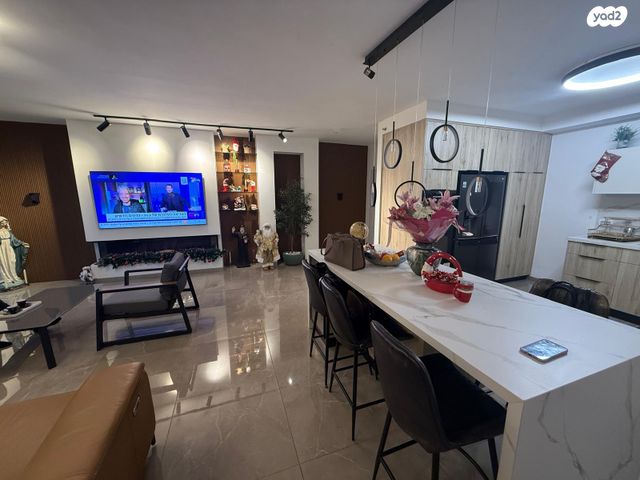 דירה, דולפין 2, גלי כרמל, טירת כרמל