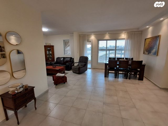 דירה, יהושע רבינוביץ, בן גוריון, חולון