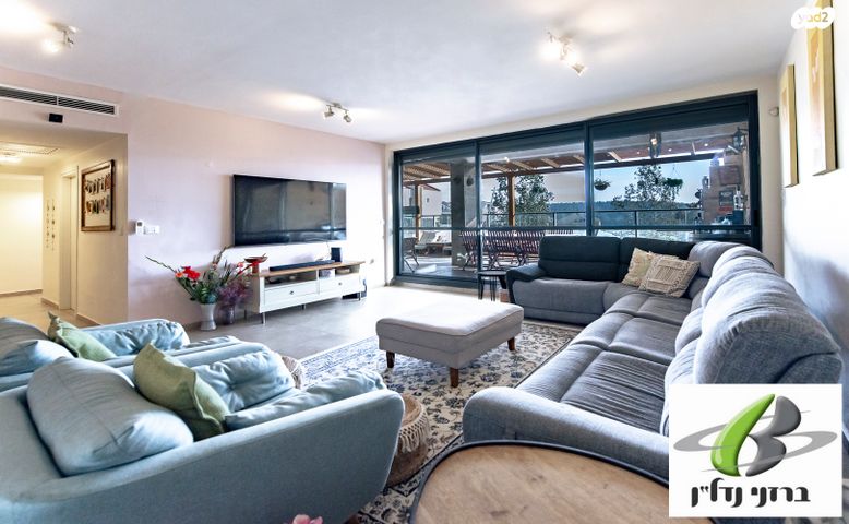 דירת גן, סנסן, צור הדסה