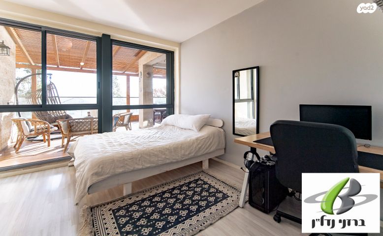 דירת גן, סנסן, צור הדסה