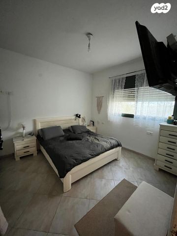 בית פרטי/ קוטג', האלונים, חוסן, חוסן