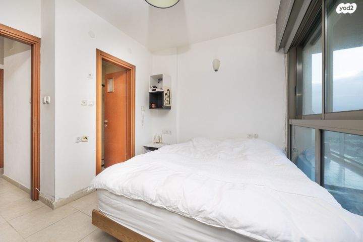 דירה, אברהם פררה, הולילנד, ירושלים